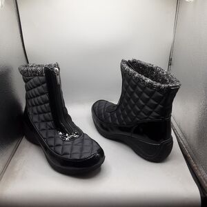 Khombu Quilted Black Winter Boots 8M